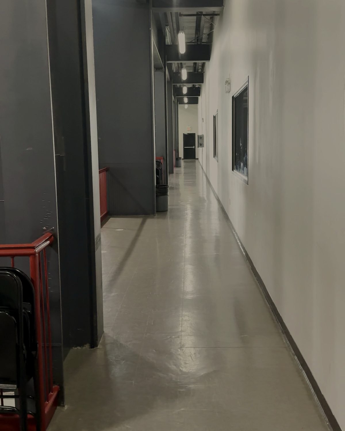 The corridor out to the turf at Players Paradise, Stoney Creek