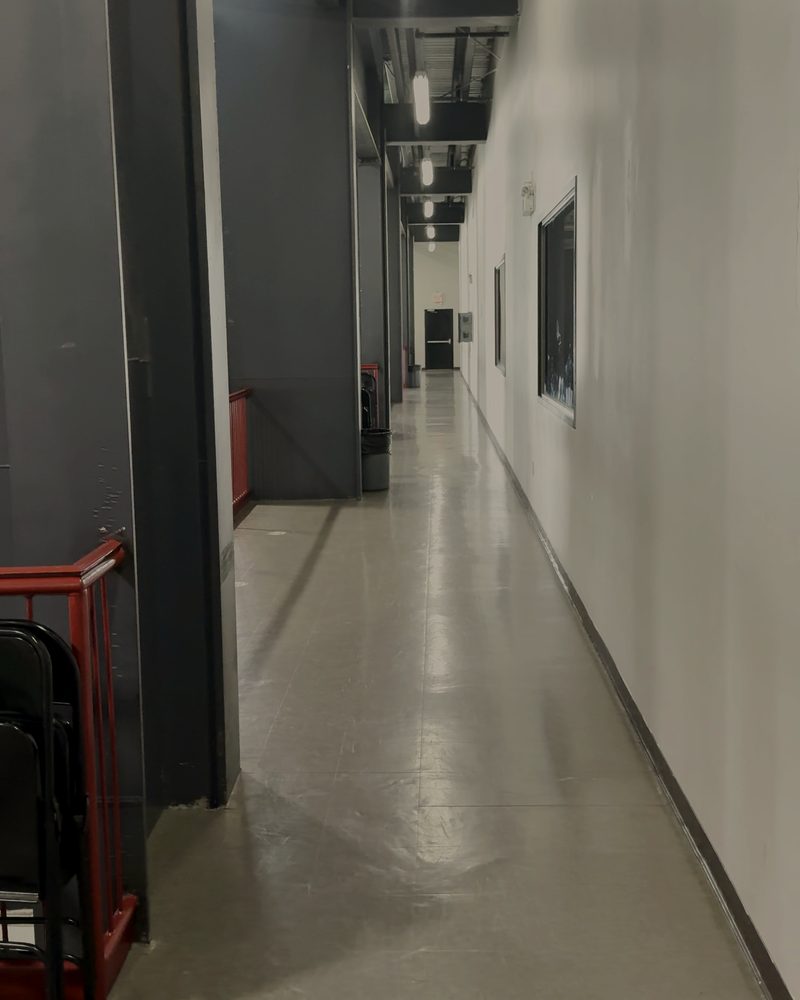 The corridor out to the turf at Players Paradise, Stoney Creek